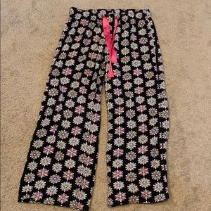 Old navy snowflake pajama pants